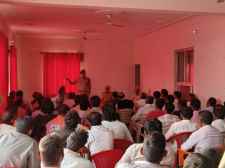 वीडियो न्यूज़ : सड़क दुर्घटनाओ पर नीमकाथाना पुलिस सख्त : नीमकाथाना ASP और DySP ने क्रेसर मालिकोऔर डंपर चालको ली मीटिंग, उलंघन करने पर ड्राईवर लाईसेन्स होगा निरस्त