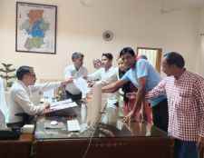 वीडियो न्यूज़ : नीमकाथाना में 76 दिन से धरना जारी : अजय कुमार बलाई हत्याकाण्ड के आरोपियों की गिरप्तारी की मांग को लेकर SDM और ADM को सौपा ज्ञापन