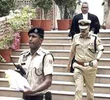 हाईकोर्ट में पेश हुए राजस्थान डीजीपी : हाईकोर्ट ने पुलिस की कार्यशैली पर जताई नाराजगी,  डीजीपी बोले - मॉडर्न तकनीक अपनाने पर दे रहे जोर
