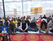 झुंझुनू में मांगों को लेकर वीरांगना बैठी धरने पर : शहीद स्मारक पर कब्जे का आरोप, अनिश्चितकालीन धरने पर बैठी, सर्व समाज के लोग आए समर्थन में