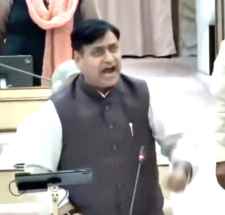 वीडियो न्यूज़ : राजस्थान विधानसभा में जोगाराम - डोटासरा भिड़े : विधानसभा में 2 साल बनाम 5 साल पर बहस के प्रस्ताव पर हुआ हंगामा, डोटासरा बोले - मुख्यमंत्री की बात की ही वैल्यू नहीं