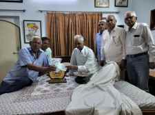 जाट बोर्डिंग हाऊस संस्थान में भामाशाहों ने दिया सहयोग : पूर्व मंत्री नारायण सिंह ने  जाट बोर्डिंग हाऊस संस्थान सीकर को 50 हजार रुपए की सहयोग राशि की भेंट