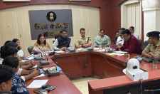 जिला निर्वाचन अधिकारी ने ली रिटर्निंग अधिकारियों की बैठक : व्यवस्थाओं संबंधी लिया फीडबैक, प्रत्येक मतदान केन्द्र पर पर्याप्त जाब्ता तैनात किया जाएगा