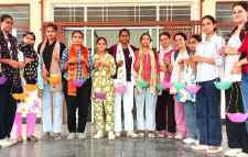 ABVP की राजकीय कन्या महाविद्यालय ईकाई ने बांधे परिंदे : भीषण गर्मी में बेजुबान पक्षियों के लिए अखिल भारतीय विद्यार्थी परिषद ईकाई ने बांधे 100 परिंदे
