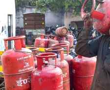 एलपीजी  संकट के बीच मंत्री का बड़ा बयान : खाद्य एवं नागरिक आपूर्ति  मंत्री बोले - एलपीजी का पर्याप्त स्टॉक उपलब्ध, जानें ग्रामीण क्षेत्र कितने दिन में मिलेगा सिलेंडर