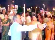 भाजपा प्रदेशाध्यक्ष मशाल जुलूस में महिलाओं पर भड़के : मदन राठौड़ नाराज होकर कार्यक्रम छोड़कर चले गए, जिलाध्यक्ष पीछे - पीछे दौड़े, जानिए ये था मामला