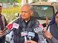 राईट टू हैल्थ पर विधानसभा में घमासान : पूर्व सीएम गहलोत ने सराकर को लिया आड़े हाथ, कहा - स्वास्थ्य इनकी प्राथमिकता में नही है