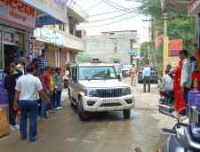वीडियो न्यूज़ : होटल - कैफ़े पर पुलिस की कार्यवाई : नीमकाथाना में 5 थानों की पुलिस ने दर्जनों होटल और कैफ़े पर रेड डाली , 20 युवको को हिरासत में लिया