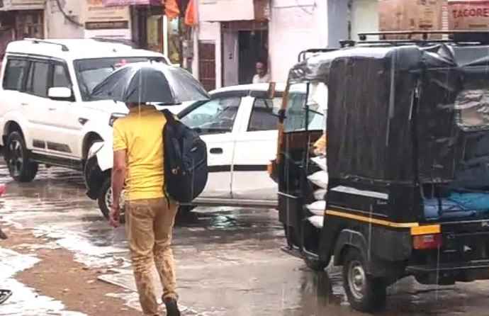 श्रीमाधोपुर में मौसम ने ली अचानक करवट:  चली धूलभरी आंधी चली, सड़कों पर छाया धूल का गुबार, बारिश  से लोगों को भीषण गर्मी से मिली राहत