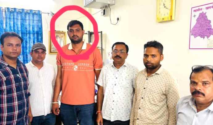 4 हजार रुपए की रिश्वत लेते पटवारी गिरफ्तार : एसीबी  देख पटवारी ने टॉयलेट में फेंके नोट, नामांतरण खोलने के एवज में मांगी थी घूस