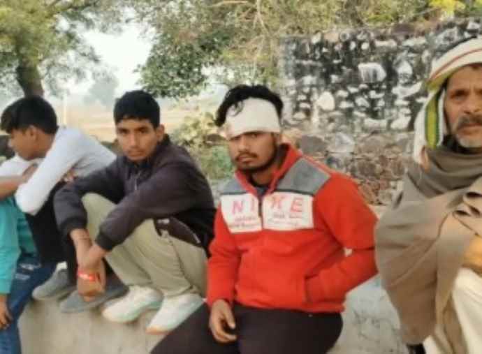 धारधार हथियारों से परिवार पर हमला : हमले में एक बुजुर्ग महिला की मौत, गांव में तनाव का माहौल, पुलिसबल तैनात