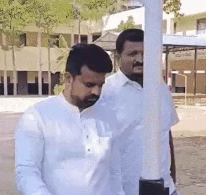 सेक्स स्कैंडल मामला ,पूर्व पीएम का पोता पार्टी से सस्पेंड : जेडीएस कोर कमेटी की बैठक में लिया गया फैसला , जेडीएस का बीजेपी से है गठबंधन