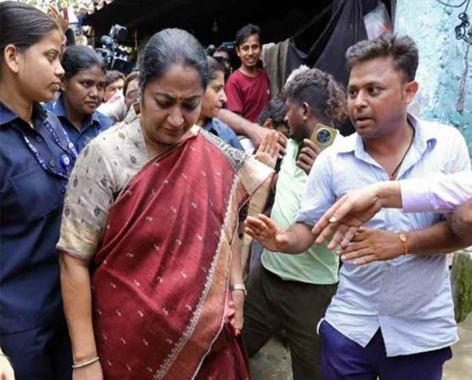 दिल्ली सीएम रेखा गुप्ता पर हमला : सीएम हाउस में जनसुनवाई में आया था आरोपी, पुलिस ने पकड़ा ,  आरोपी से पूछताछ की जा रही