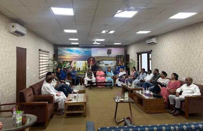 TMC का बागी गुट केंद्रीय मंत्री यादव से मिला :  छुट्टी के दिन बिना अपॉइंटमेंट ओम बिरला के घर पहुंच गए कीर्ति आजाद - सागरिका, अभिषेक बनर्जी की बिरला को चिट्ठी