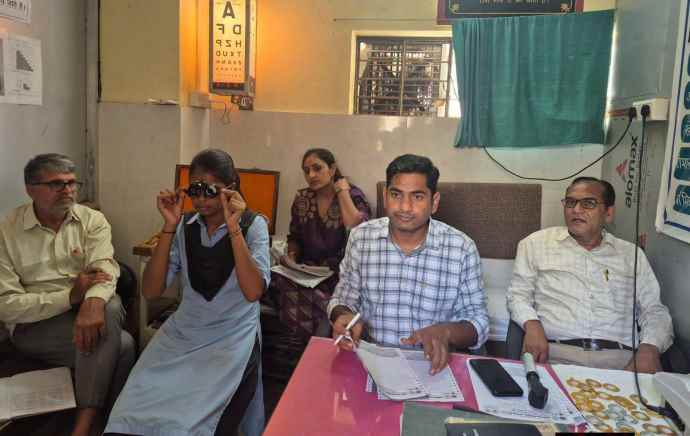 सीकर में बच्चों की विज़न एक्यूटी जांच जारी : जिला अस्पताल में चश्मे के नंबर आवंटित, विद्यालयों में निःशुल्क नेत्र जांच अभियान जारी