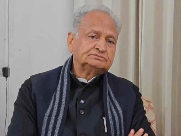 वीडियो न्यूज़ : राजस्थान में खेजड़ी बचाओ अभियान : पूर्व सीएम गहलोत ने खेजड़ी बचाने आगे आने पर विश्नोई समाज और संतों का जताया आभार, कहा - सरकार भी वादा निभाए