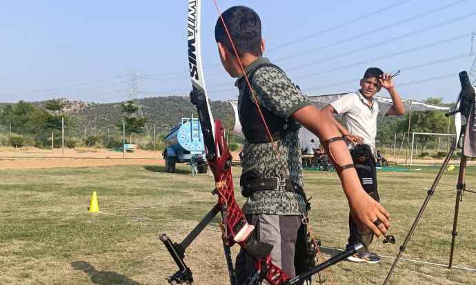 वीडियो न्यूज : नीमकाथाना के तीरंदाजों का शानदार खेल : एसएमपी स्कूल कैरवाली के खिलाड़ियों का दो गोल्ड सहित एक रजत पदक पर कब्जा