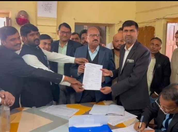 वीडियो न्यूज़ : नीमकाथाना बार संघ के चुनाव 12 दिसंबर को : अध्यक्ष पद के लिए देवेंद्र चौधरी और श्रवण शर्मा ने दाखिल किया नामांकन, 273 अधिवक्ता करेंगे मताधिकार का प्रयोग