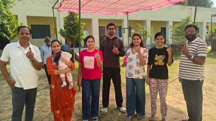 पंचायत राज के दूसरे चरण में 62.62 प्रतिशत मतदान : पिपराली पंचायत समिति में सर्वाधिक 69.76 प्रतिशत, अजीतगढ़ में 58.35 प्रतिशत मतदान