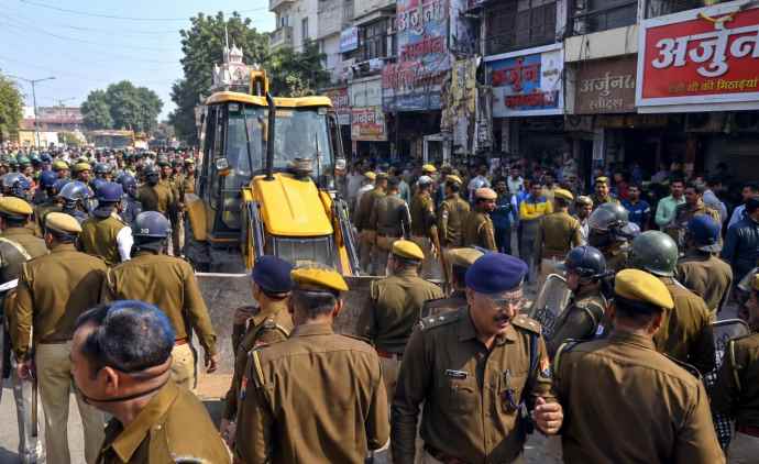 जयपुर में सामूहिक अतिक्रमण हटाने की कार्रवाई : आज रात 12 बजे तक बंद रहेगा इंटरनेट, कानून एवं शांति व्यवस्था बनाए रखने के लिए फैसला