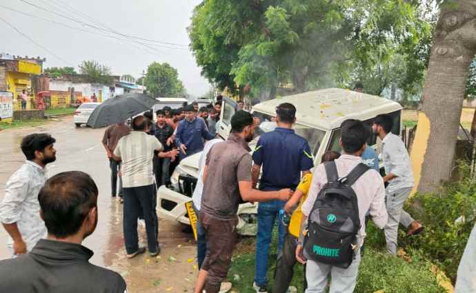 वीडियो न्यूज : नीमकाथाना में  तेज रफ्तार बोलेरो का कहर : बच्चे को मारी टक्कर, बच्चा 50 मीटर दूर जा गिरा, घायल बच्चे को जिला अस्पताल मे कराया भर्ती