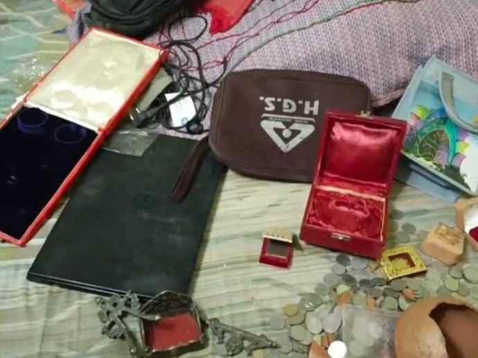 वीडियो न्यूज़ : नीमकाथाना में एक दिन में दो चोरी की वारदात : चोर डेढ़ लाख रुपये नगद सहित लाखों रुपए के सोने चांदी के आभूषण लेकर हुए फरार, मंदिर में भी चोरी पुलिस जांच में जुटी