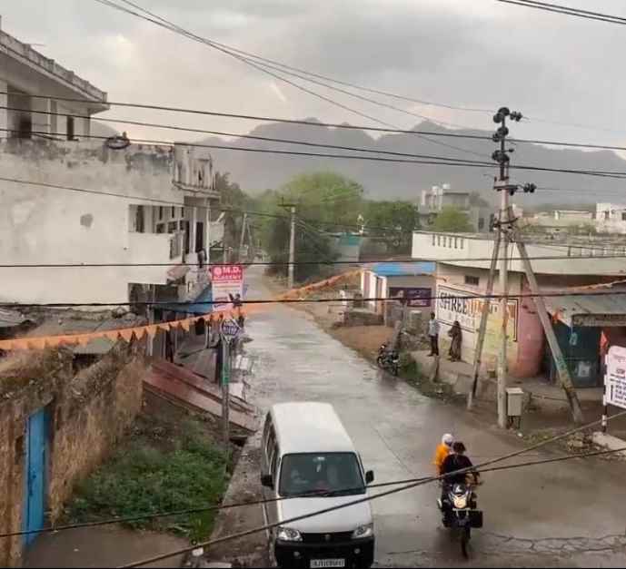 वीडियो न्यूज़ : राजस्थान में भीषण गर्मी का कहर : बाड़मेर में  पारा 46 पार पहुंचा, देर शाम कई जिलों में हुई झमाझम बारिश, गर्मी से मिली राहत