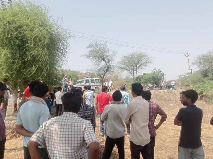 6 महीने पहले हुई थी शादी :  नीमकाथाना में बालेश्वर मोड़ के पास महिला बैंककर्मी  का शव मिला संदिग्धावस्था में, चेहरे पर चोट के निशान