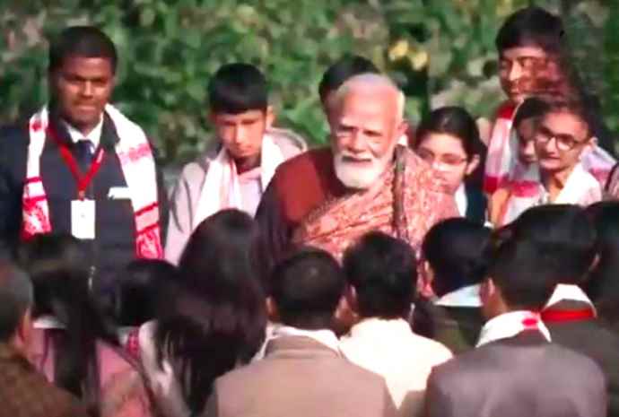 परीक्षा पे चर्चा' - पीएम ने बच्चों से की बात : पीएम ने पैटर्न पर भरोसा रखने की कही बात, कहा  -उसे फॉलो करें, इंटरनेट पर समय ख़राब ना करने की अपील