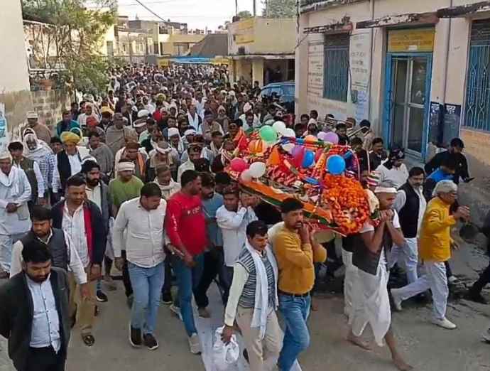 वीडियो न्यूज़ : नीमकाथाना के पूर्व विधायक फूलचंद गुर्जर का निधन : अंतिम यात्रा में उमड़ा जन सैलाब, सीएम ने जताया शोक, महरिया बोले- सामाजिक समरसता की मूर्ति थे