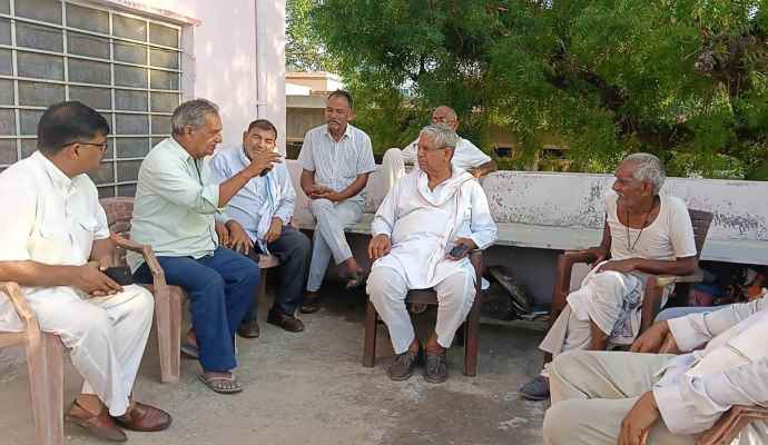 वीडियो न्यूज : 11वें दिन बाद भी नहीं मिला मासूम भावेश : नीमकाथाना विधायक मोदी निमोद पहुंचे, मोदी ने परिवार से मिल बंधाया
 ढांढस, दिया भरोसा
