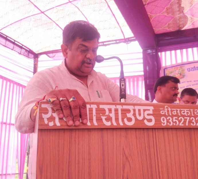 वीडियो न्यूज़ : नीमकाथाना में प्रभारी मंत्री ने किया वृक्षारोपण : वन मंत्री ने दौरे पर नीमकाथाना जिले का नही किया जिक्र, बाजोर बोले - 10 हजार लोगों को करना पड़ेगा नीमकाथाना से पलायन