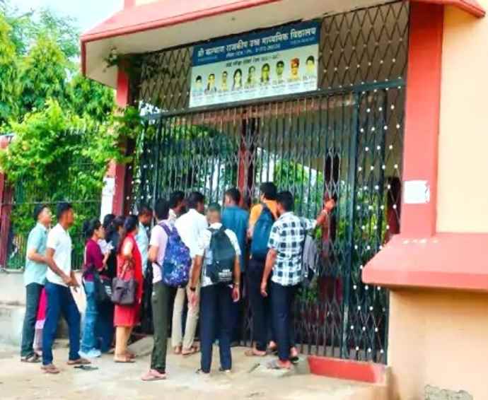 आज RPSC की लेक्चरर-कोच भर्ती परीक्षा : सीकर के 49 केन्द्रों पर परीक्षा , एक मिनट देरी से पहुँचने पर एंट्री नही , भागते दिखे कैंडिडेट्स