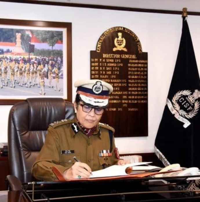 इस पद पर जाने वाली पहली महिला : आईपीएस अधिकारी नीना सिंह ने संभाला केंद्रीय औद्योगिक सुरक्षा बल (CISF) के महानिदेशक का पदभार