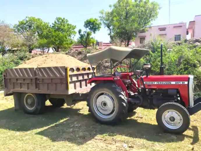 खेतड़ी पुलिस ने की अवैध खनन के खिलाफ कार्रवाई : एक बिना नंबरी बजरी से भरी ट्रैक्टर - ट्रॉली जब्त, ट्रैक्टर ड्राइवर को भी किया गिरफ्तार, मामला दर्ज