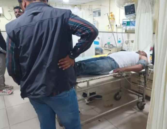 बदमाशों ने पूर्व कांग्रेस पार्षद पर किया जानलेवा हमला : गंभीर रूप से घायल पूर्व पार्षद अस्पताल में भर्ती, लोहे के पाइप और धारदार हथियारों से बोला जानलेवा धावा