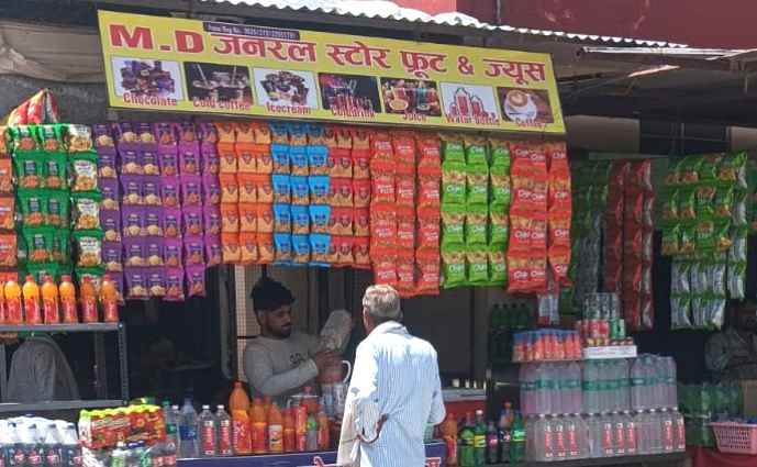 वीडियो न्यूज़ : नीमकाथाना रोडवेज बस स्टेंड पर अवैध खोखों में दुकाने : रोड़वेज बस स्टैंड में लगी टीन शेड में अवैध खोखो में चल रही दुकानों से यात्री धुप में खड़े रहने को मजबूर, SDM को ज्ञापन