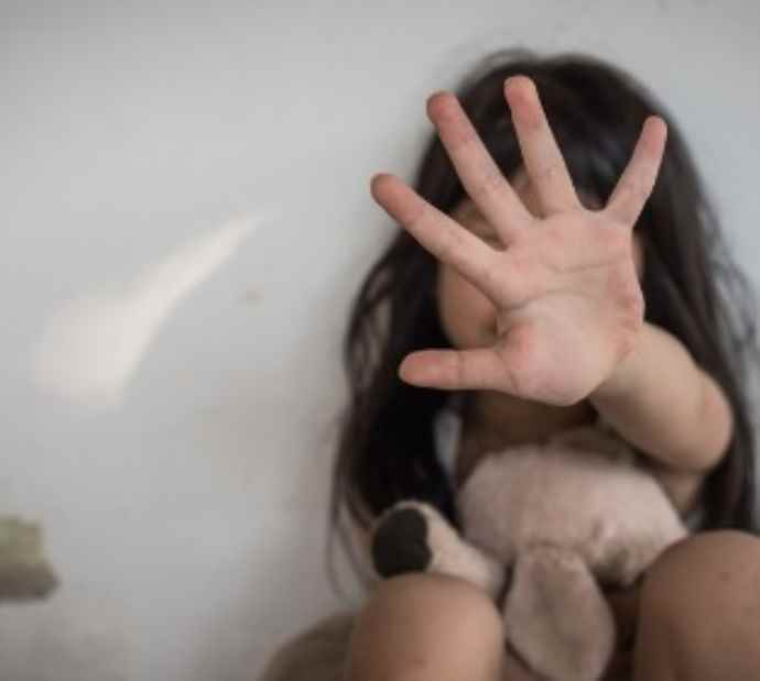 सीकर में 9 साल की बच्ची से रेप :  चॉकलेट का लालच देकर मासूम का किया रेप, हालात गंभीर, पुलिस आरोपी की तलाश में जुटी