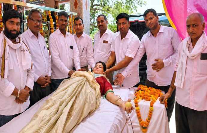 वीडियो न्यूज : शहीद दाताराम सैनी की तृतीय पुण्यतिथि : नीमकाथाना के जाटाला मे विशाल रक्तदान शिविर व श्रद्धांजलि सभा का आयोजन