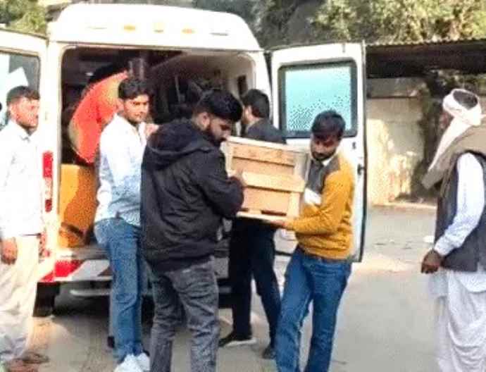 28 दिन बाद MBBS स्टूडेंट का शव रूस से अलवर लाया गया : गांव में मचा कोहराम, मां की हालत नाजुक, चाचा बोले- ये मर्डर है, आत्महत्या करने वाला कपड़े क्यों उतारेगा?