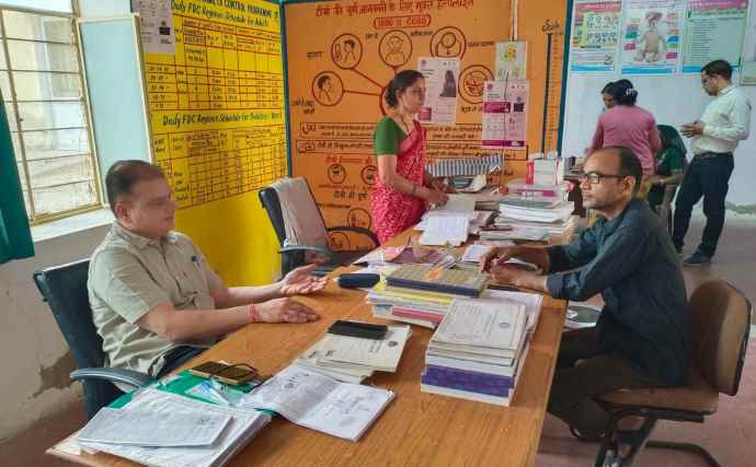 आरसीएचओ ने किया सीएचसी का निरीक्षण : डॉ विशाल सिंह ने सामुदायिक स्वास्थ्य केंद्र दांता और बाय का किया निरीक्षण; दिए निर्देश
