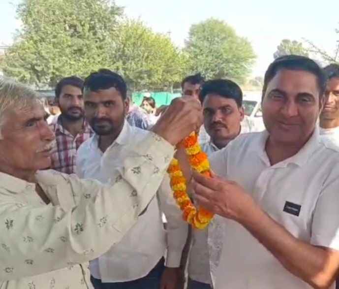 वीडियो एक्सक्लूसिव : नौकरियों में अन्य स्टेट के अभ्यर्थियों को रोकने का बिल लाने की मांग : बहरोड़ के पूर्व विधायक बलजीत यादव बोले - दुसरे स्टेट के युवा राजस्थान के युवाओं का हक़ छीन रहे, सरकार कानून बनाए