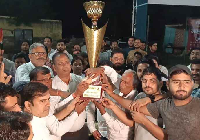 वीडियो न्यूज़ : वीर तेजा गौरव प्रीमियम लीग का पहला खिताफ जाट छात्रावास के नाम : नीमकाथाना में आयोजित फाइनल मैच में अंतिम बॉल पर चौके से टीम की जीत, भामाशाह बोले - प्रतिभाएं आएगी आगे