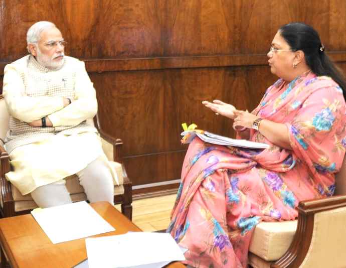 राजे ने PM मोदी से की 20 मिनट चर्चा : CM भजनलाल और वसुंधरा के एक साथ दिल्ली दौरे से सियासी सरगर्मियां तेज, खुशगवार मूड में नजर आई राजे