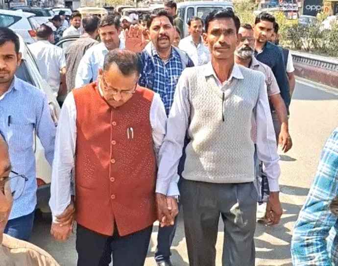 सीकर में एसीबी ने ईडी हेड कॉन्स्टेबल को दबोचा :  जयपुर एसीबी टीम ने सीकर में होटल से गिरफ्तार किया, 13 लाख रिश्वत लेते पकड़ा, 2 लाख पहले ले चुका