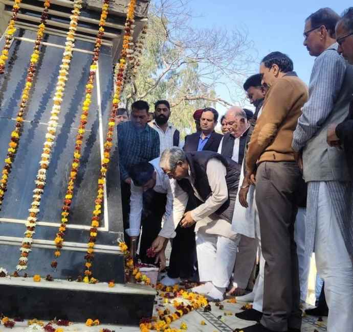 वीडियो न्यूज़ : संसद हमले में शहीद हुए जेपी यादव की पुण्यतिथि आज : नीमकाथाना के जेपी यादव पार्क में श्रद्धांजलि सभा का हुआ आयोजन, 2 मिनट का मौन धारण कर दी श्रद्धांजलि