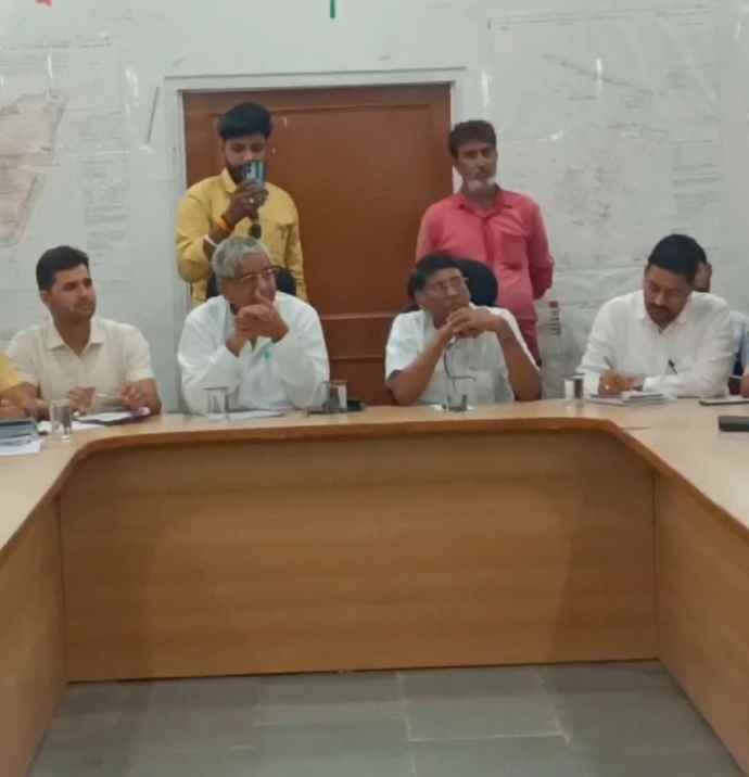 वीडियो न्यूज़ : नीमकाथाना के मास्टर प्लान 2041 को लेकर मीटिंग : लोगो ने मास्टर प्लान में बताई कमियां , लोगों ने कहा- श्मशान भूमि को दिखाया आवासीय कॉलोनी, विस्तार की जगी आस