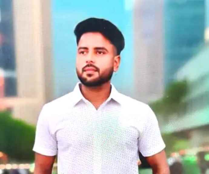 कैंपर ने बाइक को मारी टक्कर, एक की मौत : नीमकाथाना के झड़ाया नगर में हुआ हादसा, बाइक सवार शोरूम पर काम करने जा रहा था