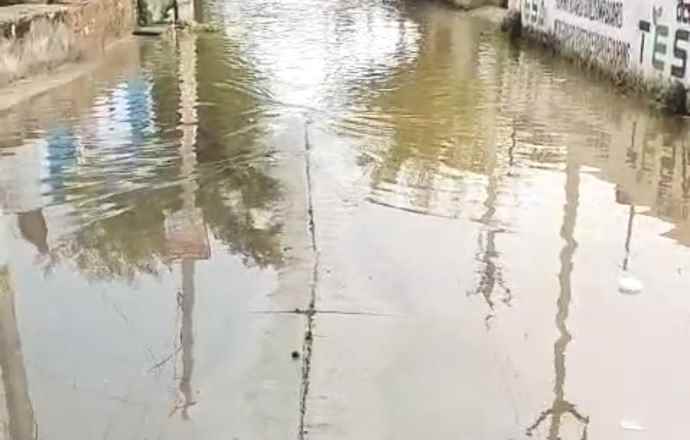 वीडियो न्यूज : बारिश ने खोली नगर पालिका के दावों की पोल : नीमकाथाना की सड़कों पर भरा पानी, लोगों को आवागमन में हो रही परेशानी, पैदल निकलने में ही मुश्किल