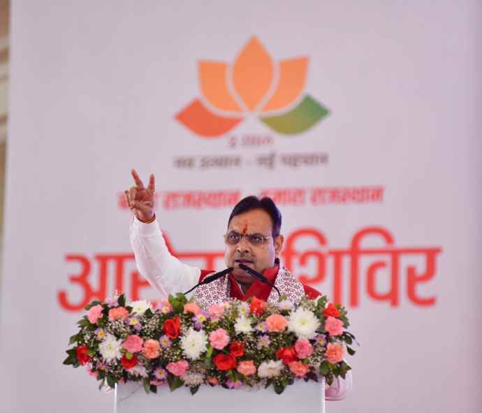 वीडियो न्यूज़ : भ्रष्टाचार के मुद्दे पर सीएम का बड़ा हमला : कांग्रेसियों को बताया लुटेरा,  कहा - कोई कितना भी बड़ा आदमी हो, लूट और झूठ का खेल नहीं चलेगा